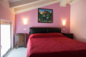 Apartment Viole, cozy attic set in the old town next to the lake Arona